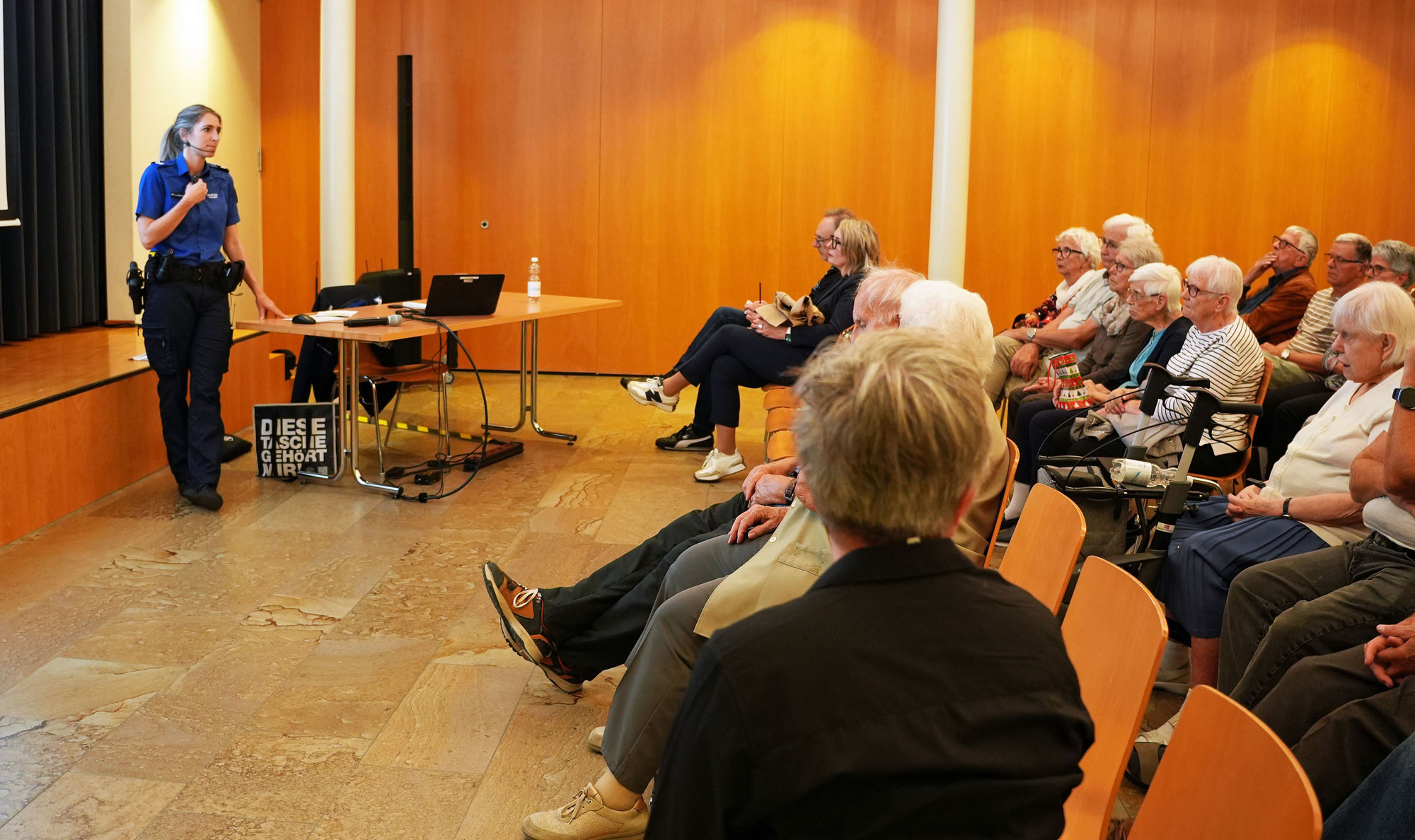 Informationsanlass-Polizei-LINDENHOF_Web.jpg