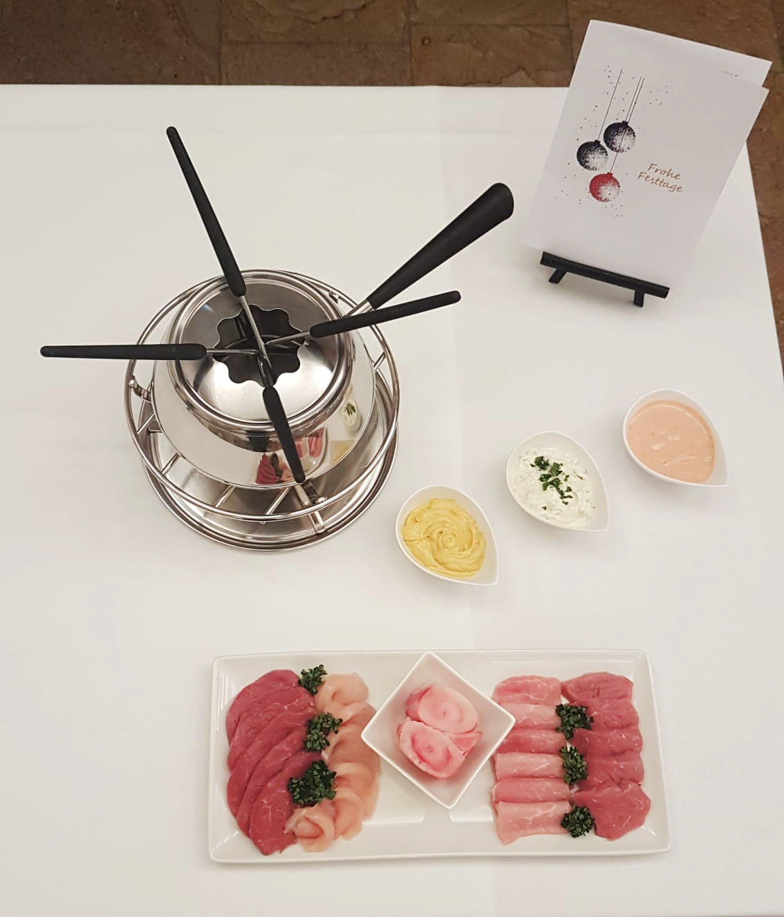 Lindenhof-Oftringen_Fondue-Chinoise.jpg Lindenhof-Oftringen_Fondue-Chinoise.jpg