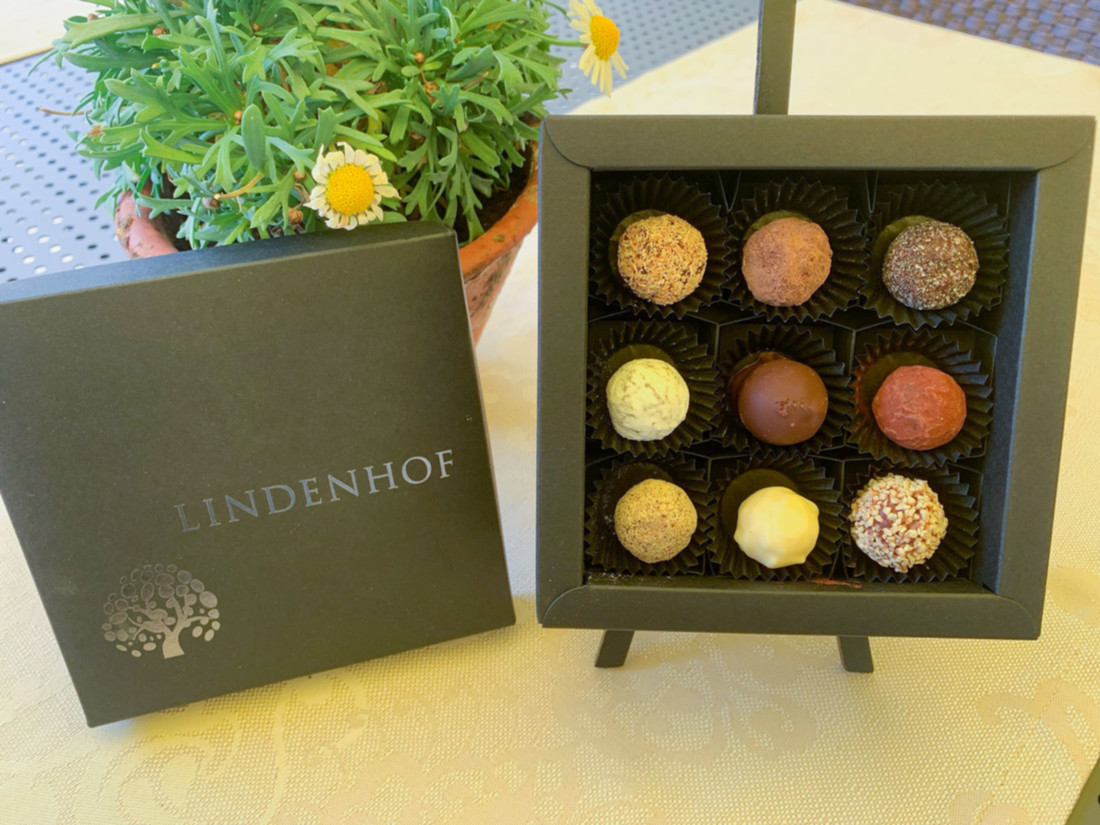 lindenhof-selection-pralines-wilkommensgeschenk1.jpg