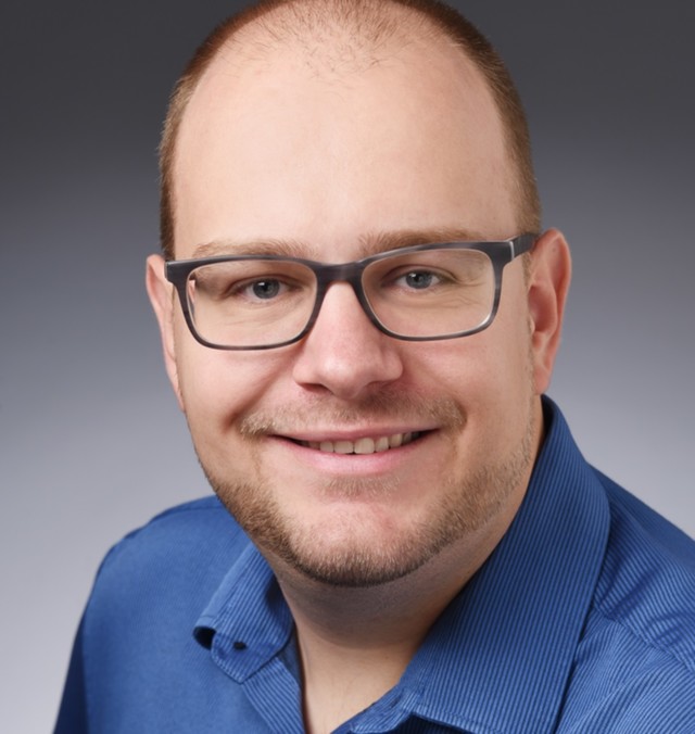 Alex Hauri2.jpg Alex Hauri2.jpg